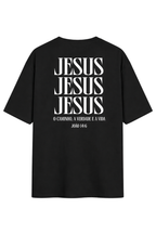 Camiseta Oversized - Jesus é a Verdade, o Caminho e a Vida